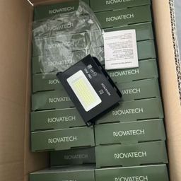 Đèn pha Led năng lượng mặt trời Novatech ( Pháp ), 10W chống nước IP65, liền P…