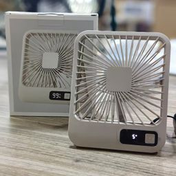 Quạt mini 5 cánh để bàn, có chân dựng, ko tích điện, cắm Pin dự phòng sử dụng.
