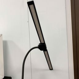 Đèn LED kẹp bàn hộp trắng - Qm033