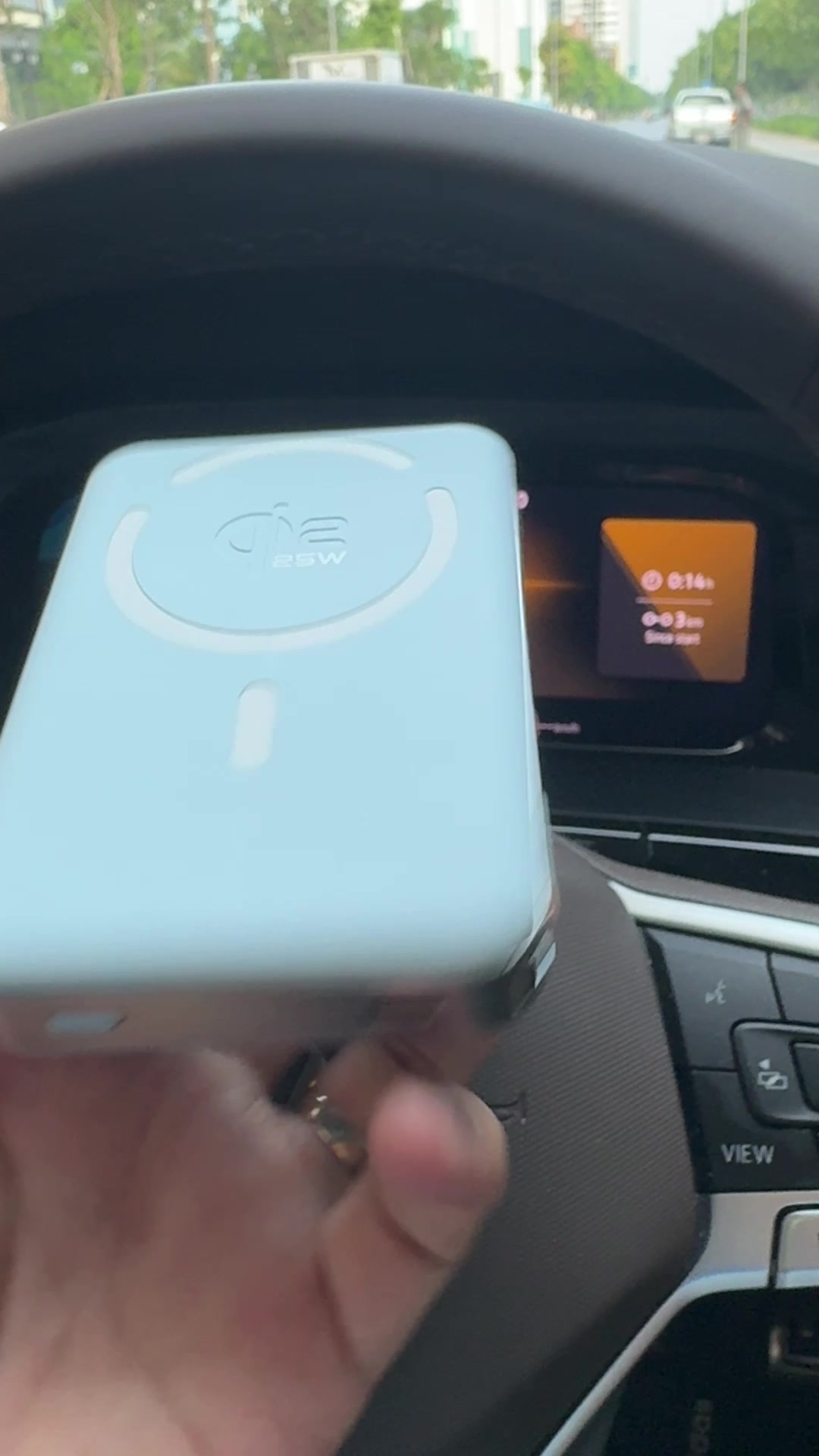 Tính năng Pin dự phòng 10.000mAh công nghệ Qi2 sạc nhanh không dây 25w M02B+ , liền cáp Type-C, có CCC-ko hộp Chi tiết tính năng nổi bật và chất liệu bền bỉ của Pin dự phòng 10.000mAh công nghệ Qi2 sạc nhanh không dây 25w M02B+ , liền cáp Type-C, có CCC-ko hộp