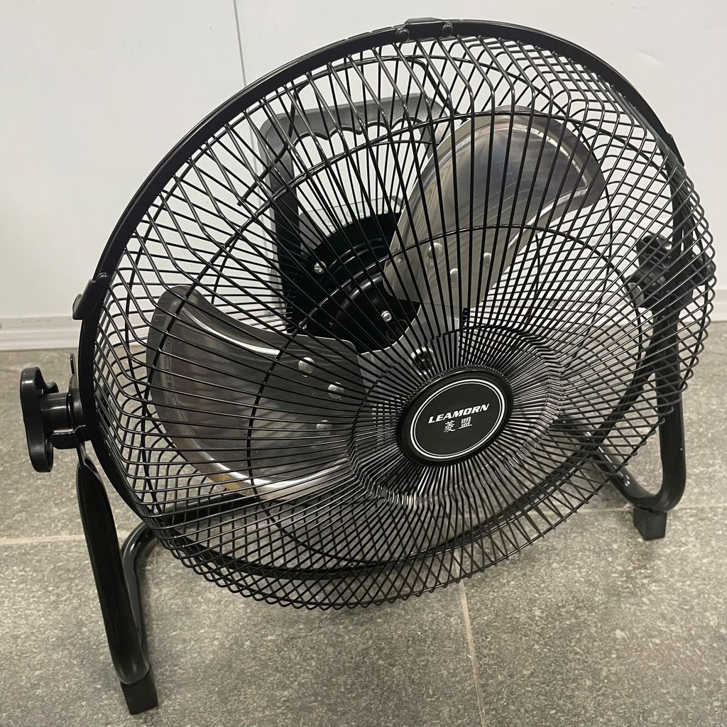 Quạt tích điện năng lượng mặt trời 12 inch LEAMORN / PD-108 thực tế Quạt tích điện năng lượng mặt trời 12 inch LEAMORN / PD-108 - Góc chụp chi tiết thực tế 11