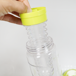 Bình nước cao cấp Lock&Lock 770ml HLC634, có lõi lọc trà, hoa quả detox