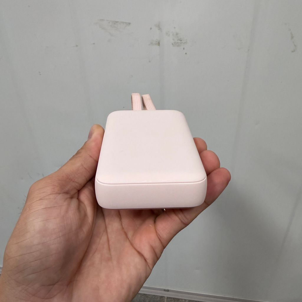 Pin dự phòng 10.000mAh hợp 2 cáp 1L 1C sạc nhanh 30w tích - ko hộp, chưa in logo ( nhà máy Anker ) thực tế Pin dự phòng 10.000mAh hợp 2 cáp 1L 1C sạc nhanh 30w tích - ko hộp, chưa in logo ( nhà máy Anker ) - Góc chụp chi tiết thực tế 4