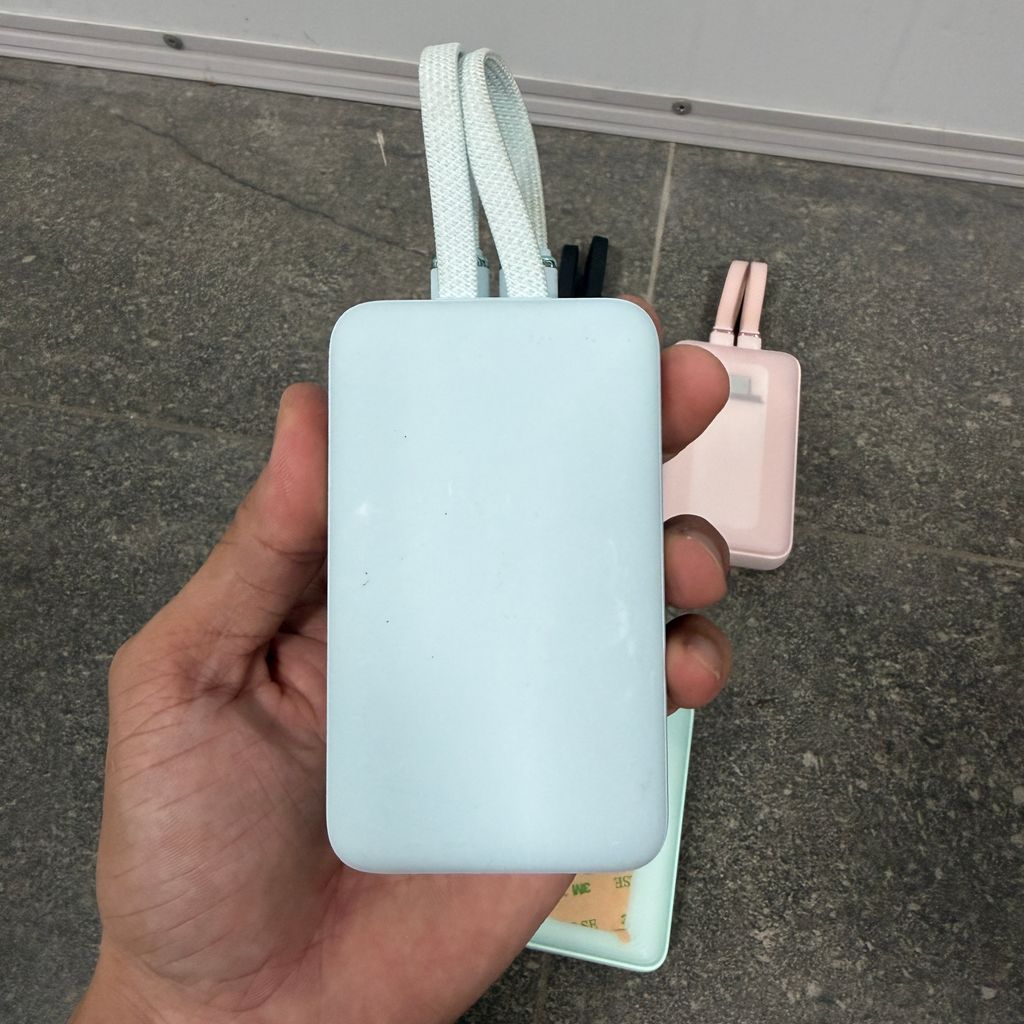 Pin dự phòng 10.000mAh hợp 2 cáp 1L 1C sạc nhanh 30w tích - ko hộp, chưa in logo ( nhà máy Anker ) thực tế Pin dự phòng 10.000mAh hợp 2 cáp 1L 1C sạc nhanh 30w tích - ko hộp, chưa in logo ( nhà máy Anker ) - Góc chụp chi tiết thực tế 8