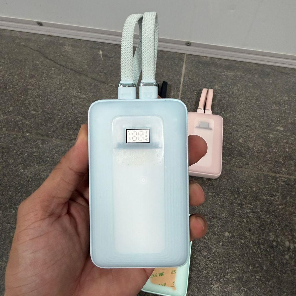 Pin dự phòng 10.000mAh hợp 2 cáp 1L 1C sạc nhanh 30w tích - ko hộp, chưa in logo ( nhà máy Anker ) thực tế Pin dự phòng 10.000mAh hợp 2 cáp 1L 1C sạc nhanh 30w tích - ko hộp, chưa in logo ( nhà máy Anker ) - Góc chụp chi tiết thực tế 9