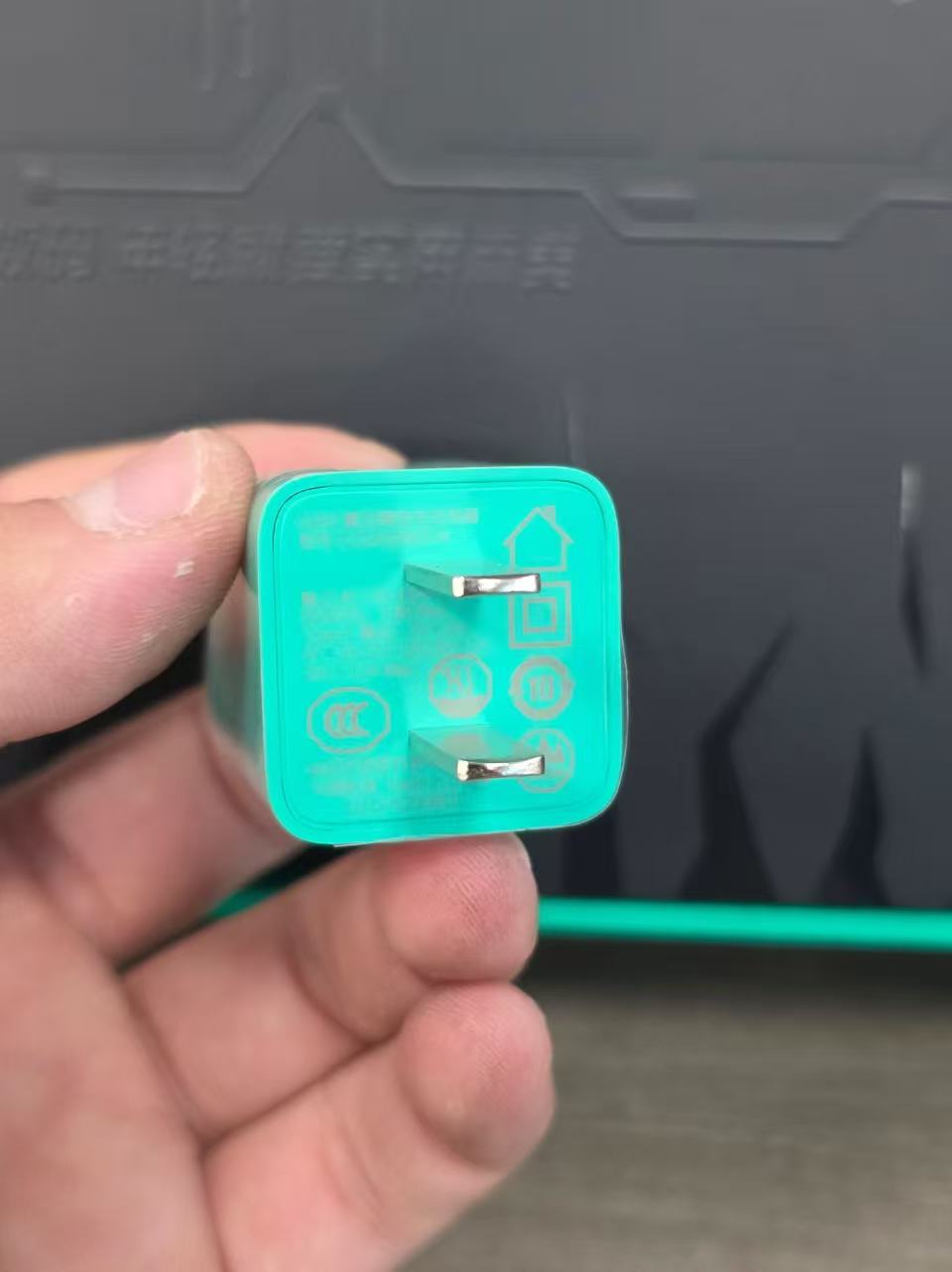 Bộ quà tặng Baseus Limited Edition gồm Pin dự phòng + sạc 30W + tai nghe + ổ điện thực tế Bộ quà tặng Baseus Limited Edition gồm Pin dự phòng + sạc 30W + tai nghe + ổ điện - Góc chụp chi tiết thực tế 10