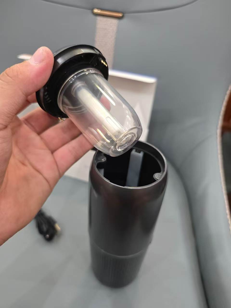 Máy Lọc Không Khí Khử Mùi Ô Tô DGQ Tích Hợp Khuếch Tán Tinh Dầu Tạo Ẩm Nano thực tế Máy Lọc Không Khí Khử Mùi Ô Tô DGQ Tích Hợp Khuếch Tán Tinh Dầu Tạo Ẩm Nano - Góc chụp chi tiết thực tế 4
