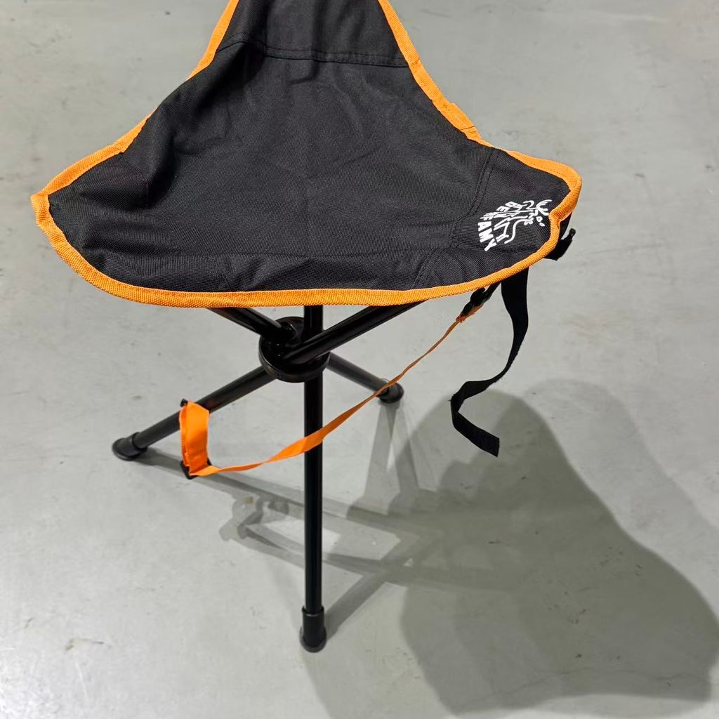 Ghế Xếp 3 Chân Dã Ngoại DEERFAMY Portable Tripod Stool (Hàng Amazon) thực tế Ghế Xếp 3 Chân Dã Ngoại DEERFAMY Portable Tripod Stool (Hàng Amazon) - Góc chụp chi tiết thực tế 13