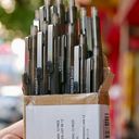 Hộp 12 chiếc bút bi Amazon Basics ( Mỹ ) B09PNYMC23 - Màu đen. Viết trơn & chữ đẹp.