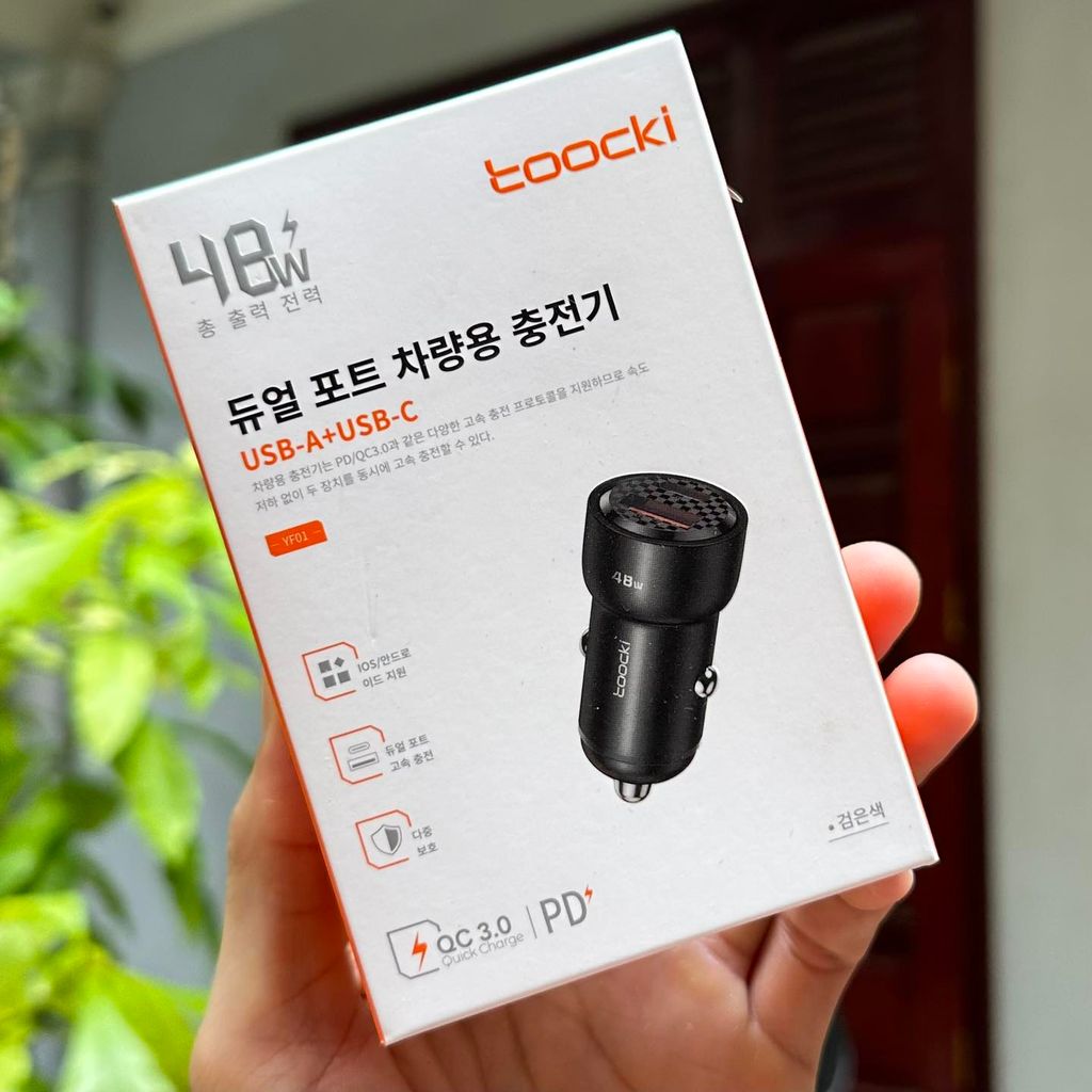 Tẩu sạc nhanh oto 48W, 2 cổng USB-A + USB-C Toocki