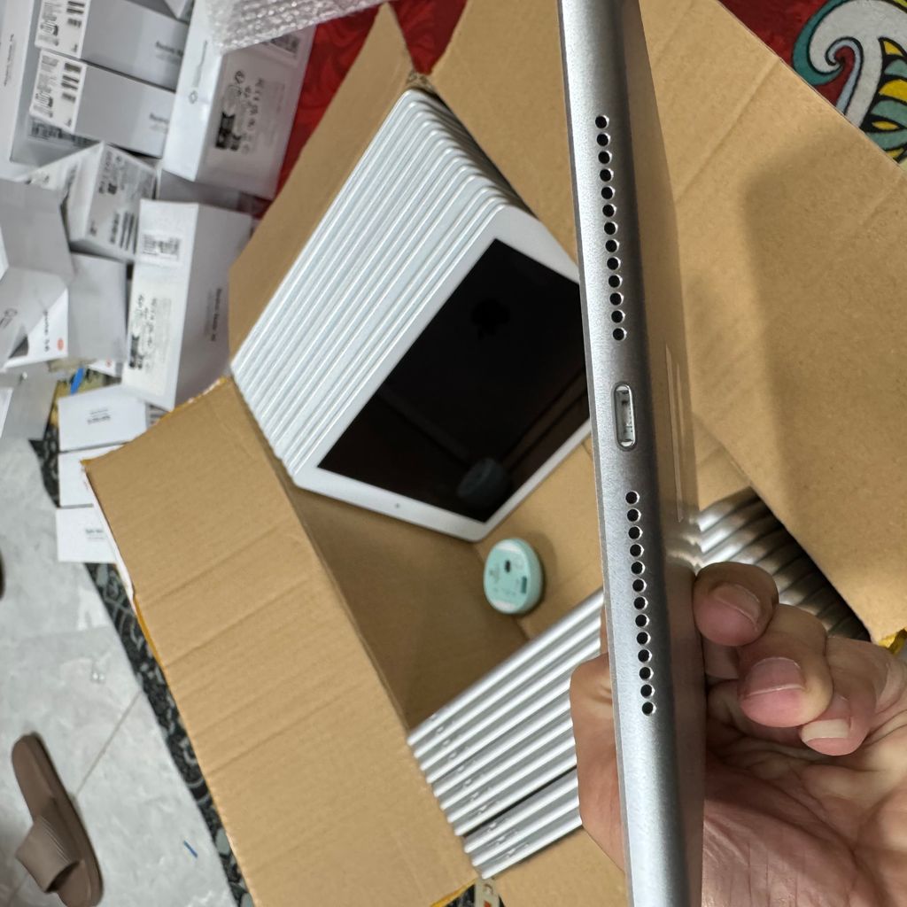 iPad Gen 6 32G wifi + 4G Zin all đẹp keng