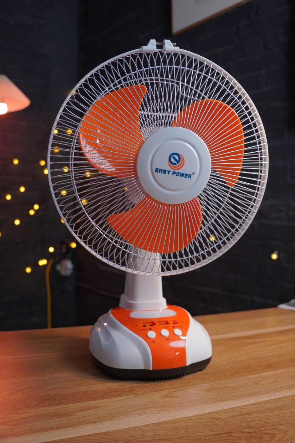 Quạt bàn tích điện hãng EASY POWER EP-3212A , chạy nguồn 220v 12 inch , sạc điện thoại, đèn Led