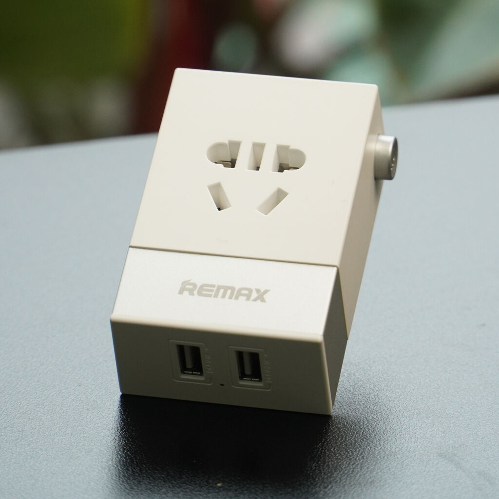 Củ Sạc Đa Năng REMAX RM-2U, có 1 cổng 220v + 2 cổng USB-A - Ảnh 5