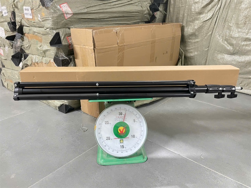 Chân Đèn Chân Máy Ảnh Loại Xịn Chăc Chắn Cao 2m8 tải lớn full box - 1.5Kg - Ảnh 3