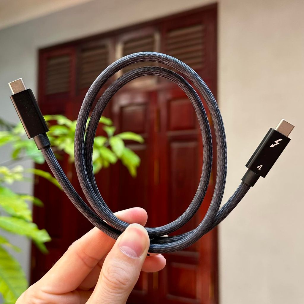 Cáp Thunderbolt C to C dây dù + USB 4, 240w + tốc độ 40 Gbps + xuất hình ảnh 8K