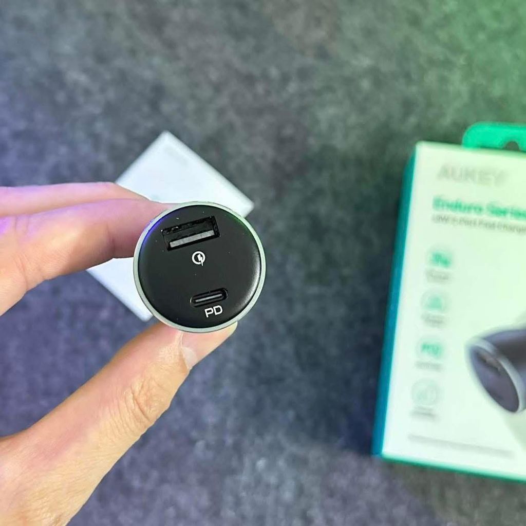 Tẩu sạc nhanh 48W cho xe hơi hãng AUKEY CC-Y48 , sạc oto ô tô vỏ kim loại, nhỏ gọn