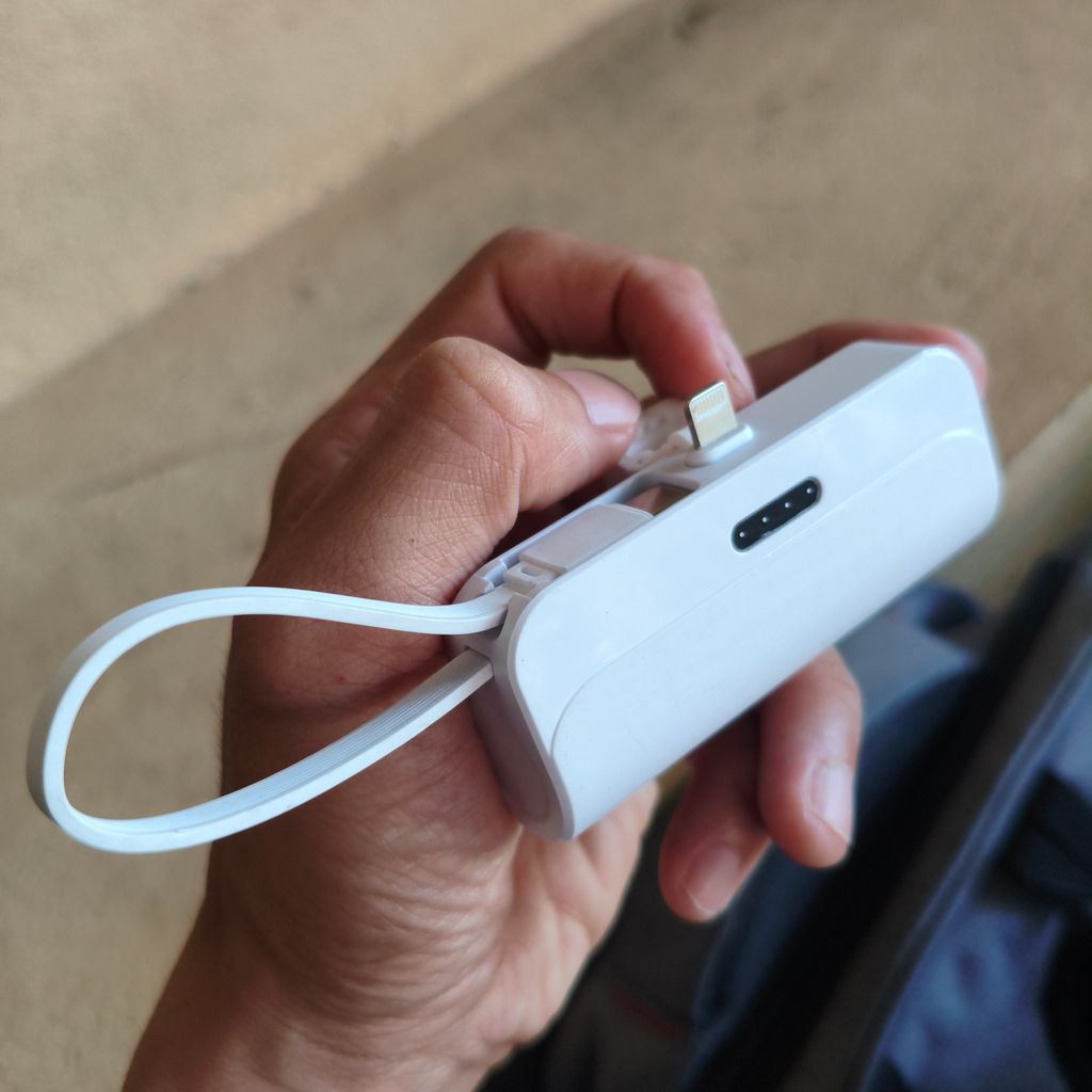 PIN SẠC DỰ PHÒNG MINI 5000mAh – CÓ SẴN CÁP SẠC, (KHÔNG HỘP)