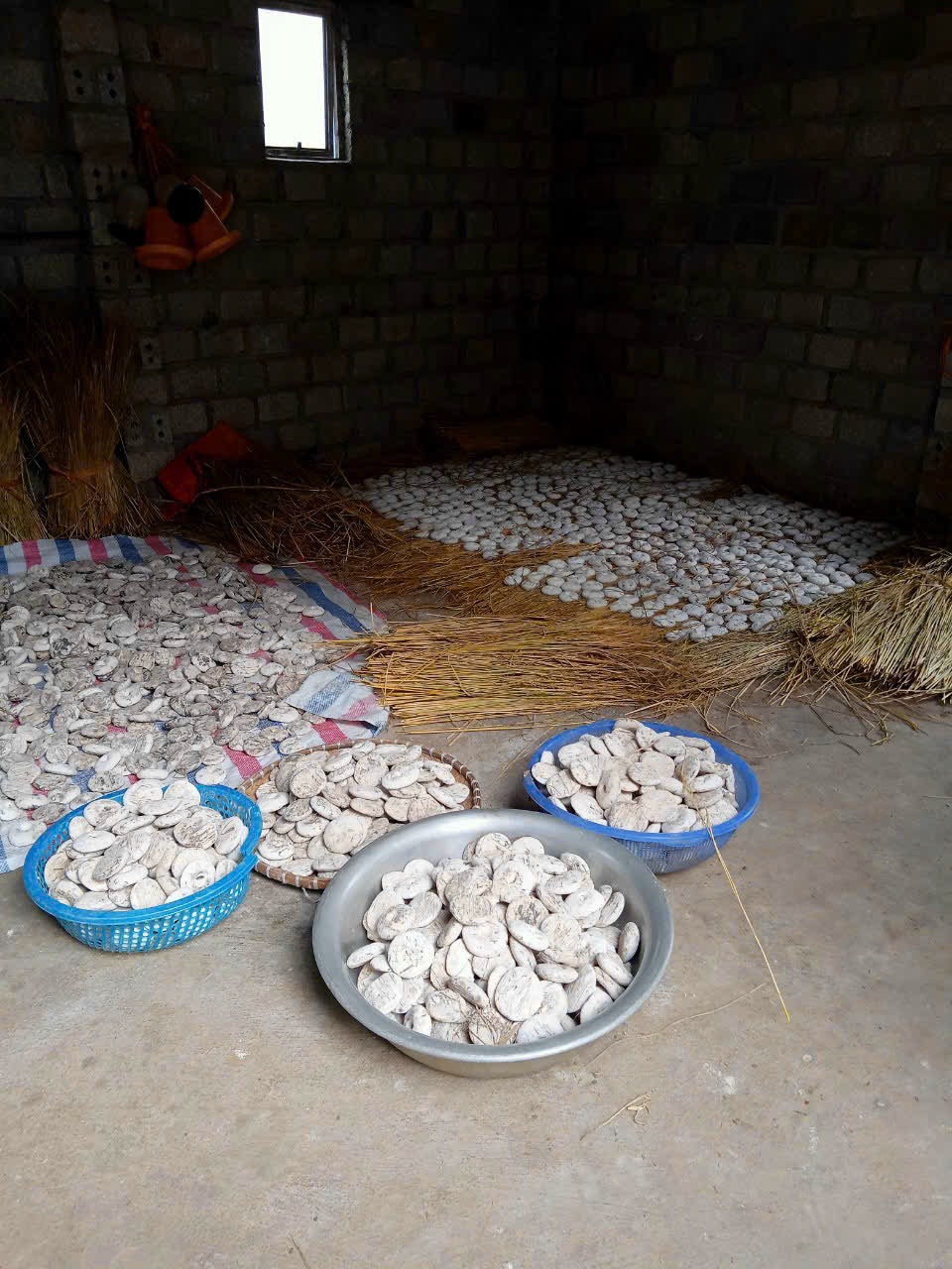 Rượu ngô  hoặc nếp men lá ( rượu trắng ) 35 độ  1 lít