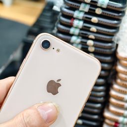 Iphone 8 64gb zin, hình thức khá, tặng sạc cáp 20w ngon, note màu khi mua