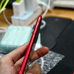 Iphone 8 64gb zin, hình thức khá, tặng sạc cáp 20w ngon, note màu khi mua
