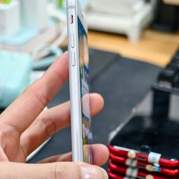 Iphone 8 64gb zin, hình thức khá, tặng sạc cáp 20w ngon, note màu khi mua