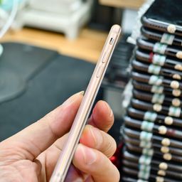 Iphone 8 64gb zin, hình thức khá, tặng sạc cáp 20w ngon, note màu khi mua