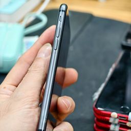 Iphone 8 64gb zin, hình thức khá, tặng sạc cáp 20w ngon, note màu khi mua