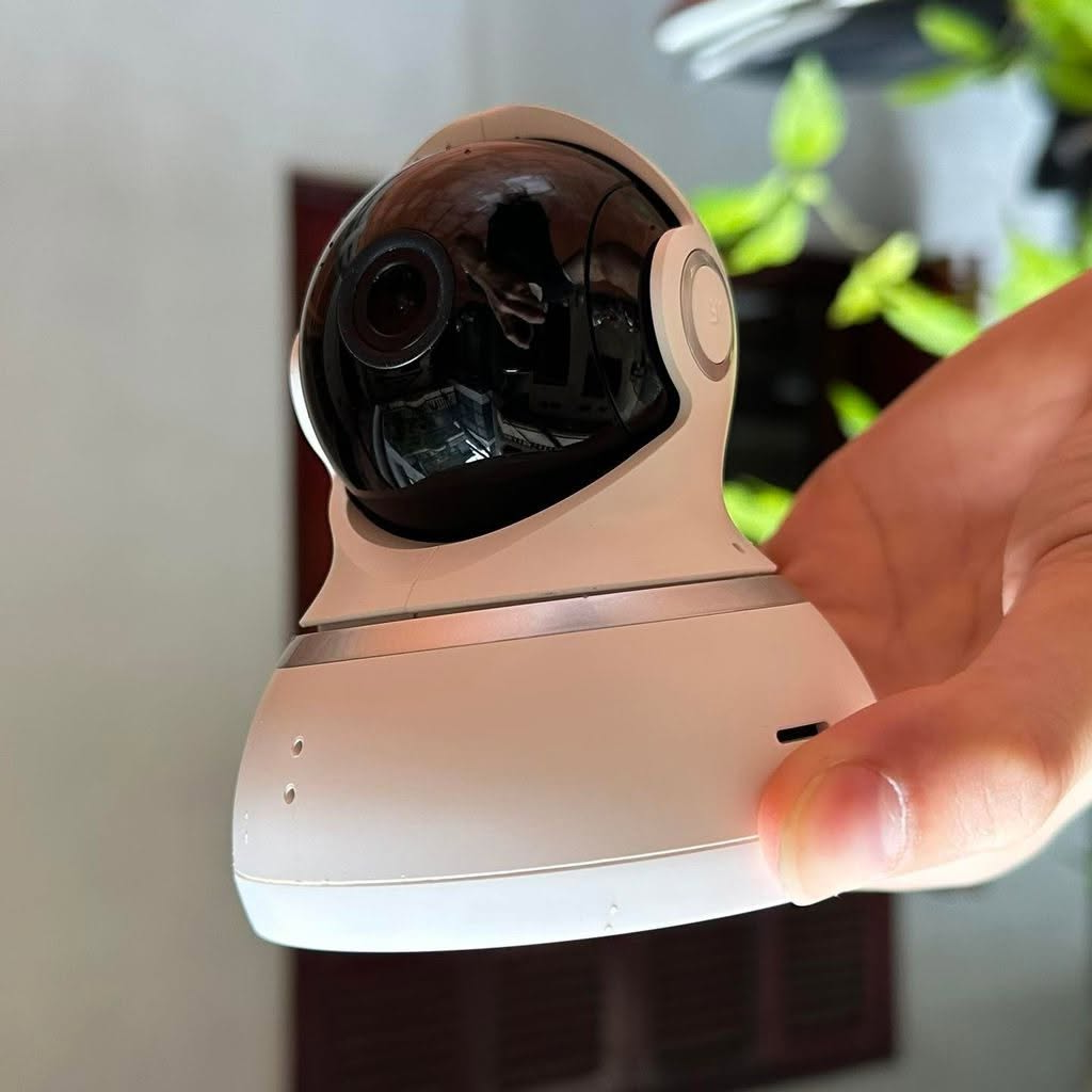 Camera xoay Xiaomi Yi Dome 1080p bản quốc tế màu trắng - hộp giấy