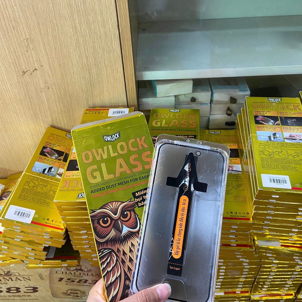 Kính cường lực chồng nhìn trộm tự dán OWLOCK