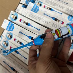 BÀN CHẢI ĐÁNH RĂNG ĐIỆN TRẺ EM
