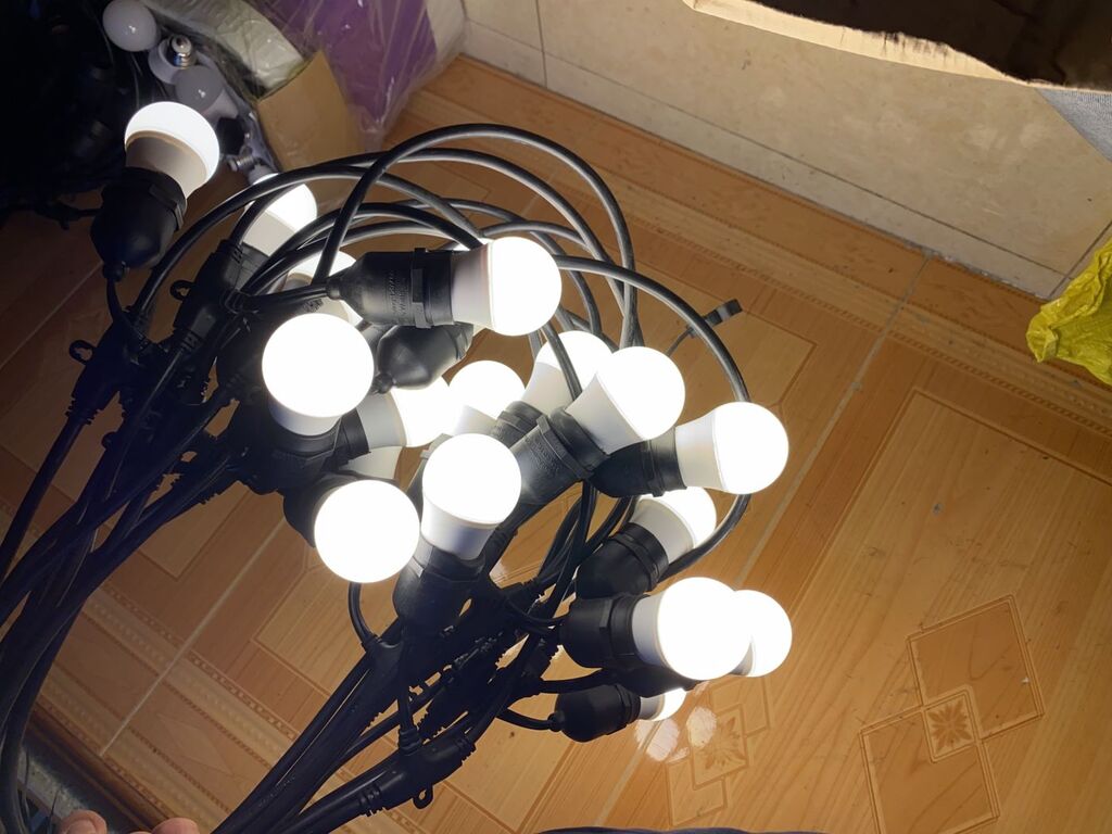 Dây đèn trang trí ngoài trời chống nước - dây 10m20bóng 3w sáng trắng.
