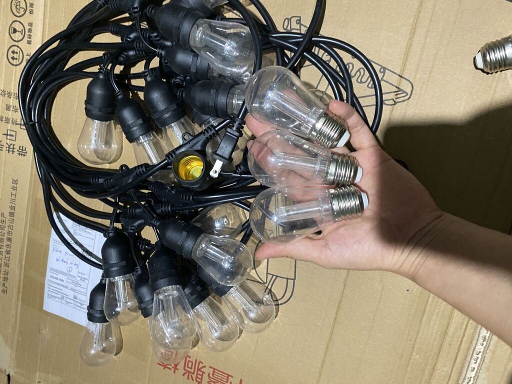 dây đèn trang trí ngoài trời ( dây 10m20bóng giả thuỷ tinh sáng vàng).