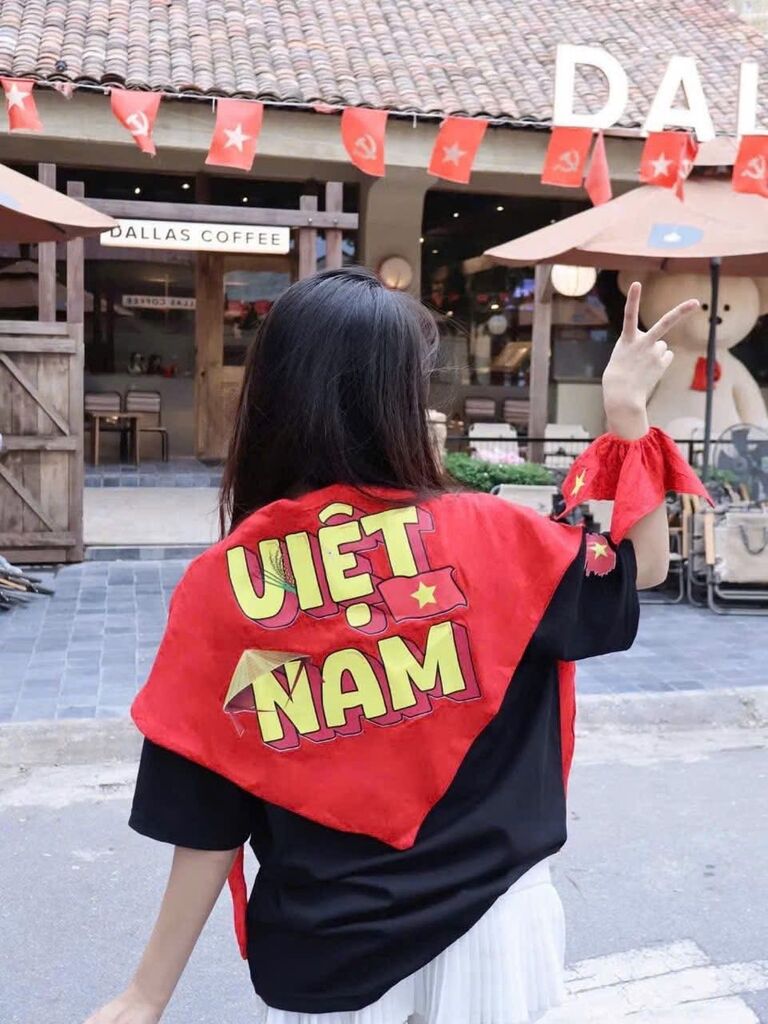 KHĂN CHOÀNG ĐỎ IN CHỮ