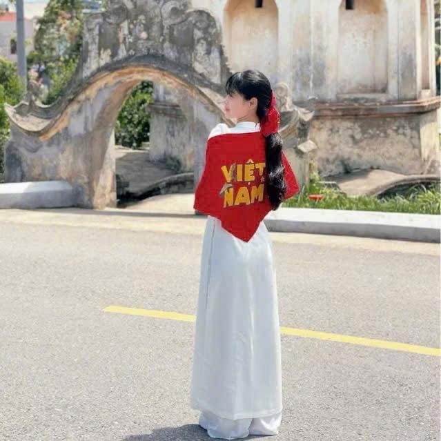 KHĂN CHOÀNG ĐỎ IN CHỮ - Ảnh 2