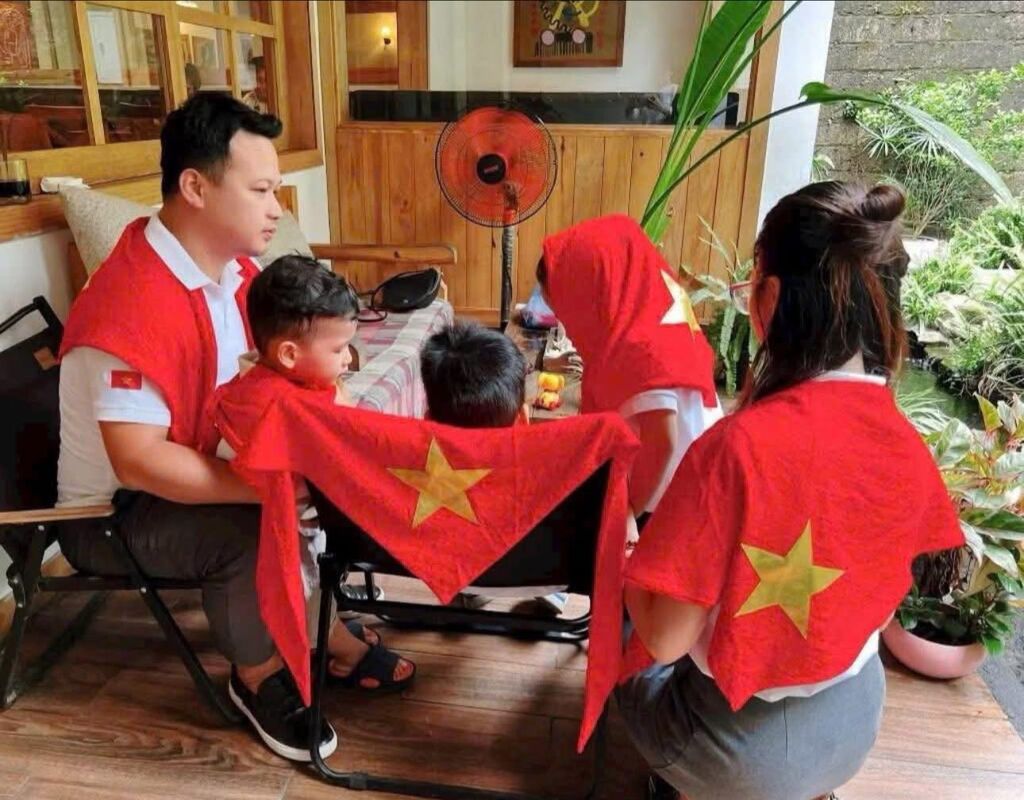 Khăn quàng đỏ đũi cờ đỏ sao vàng - Ảnh 4