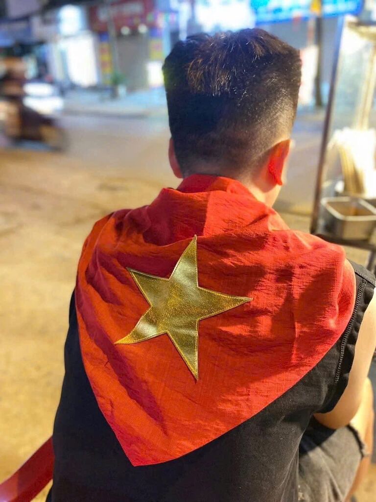 Khăn quàng đỏ đũi cờ đỏ sao vàng - Ảnh 3