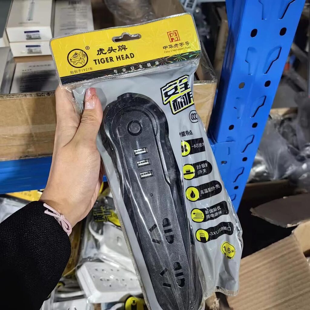 Ổ điện kéo dài hãng HEAD TIGER 2 cổng 220v + 2 cổng usb