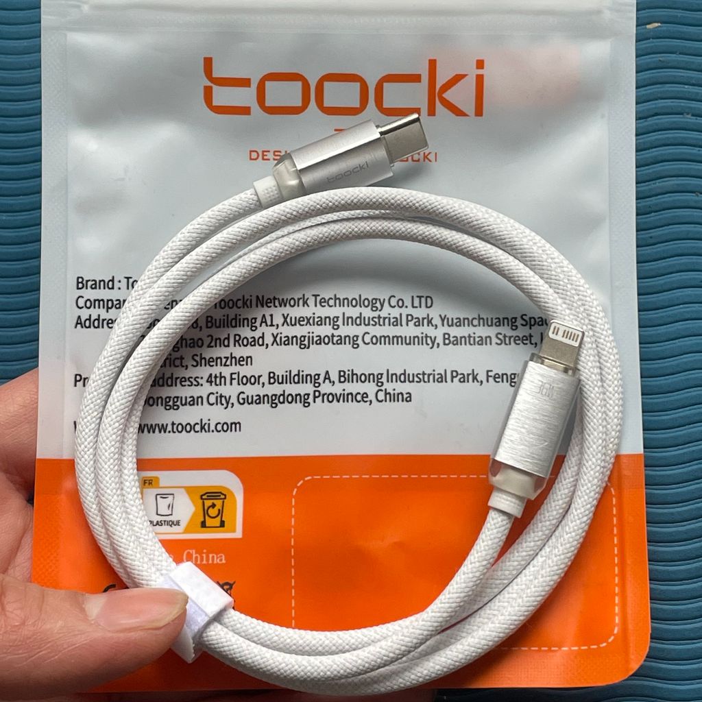 Cáp dù 36w Toocki Lightninh to C 1m siêu chất