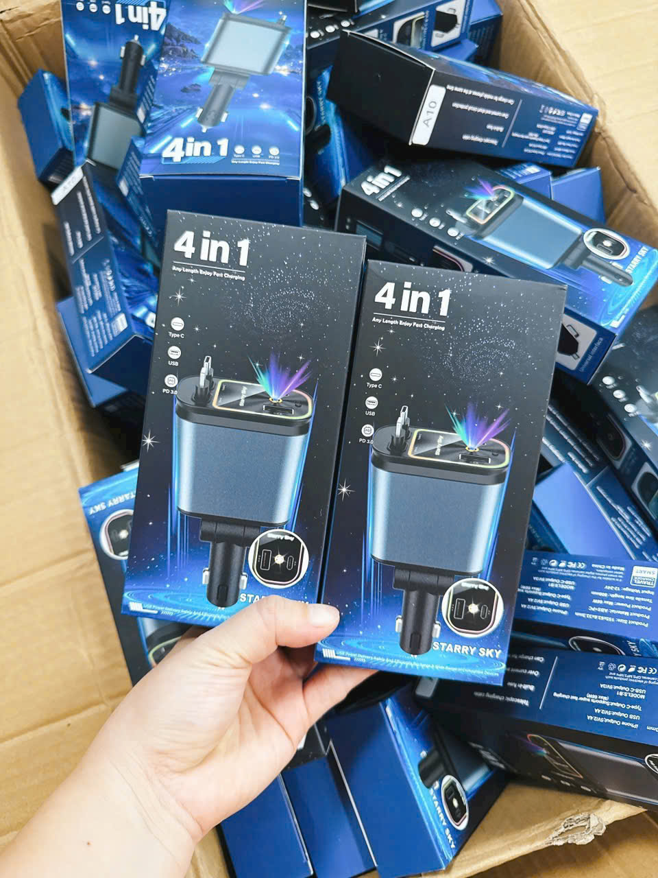 TẨU SẠC NHANH 4IN 1 KÈM LED TRẦN SAO TRANG TRÍ Ô TÔ