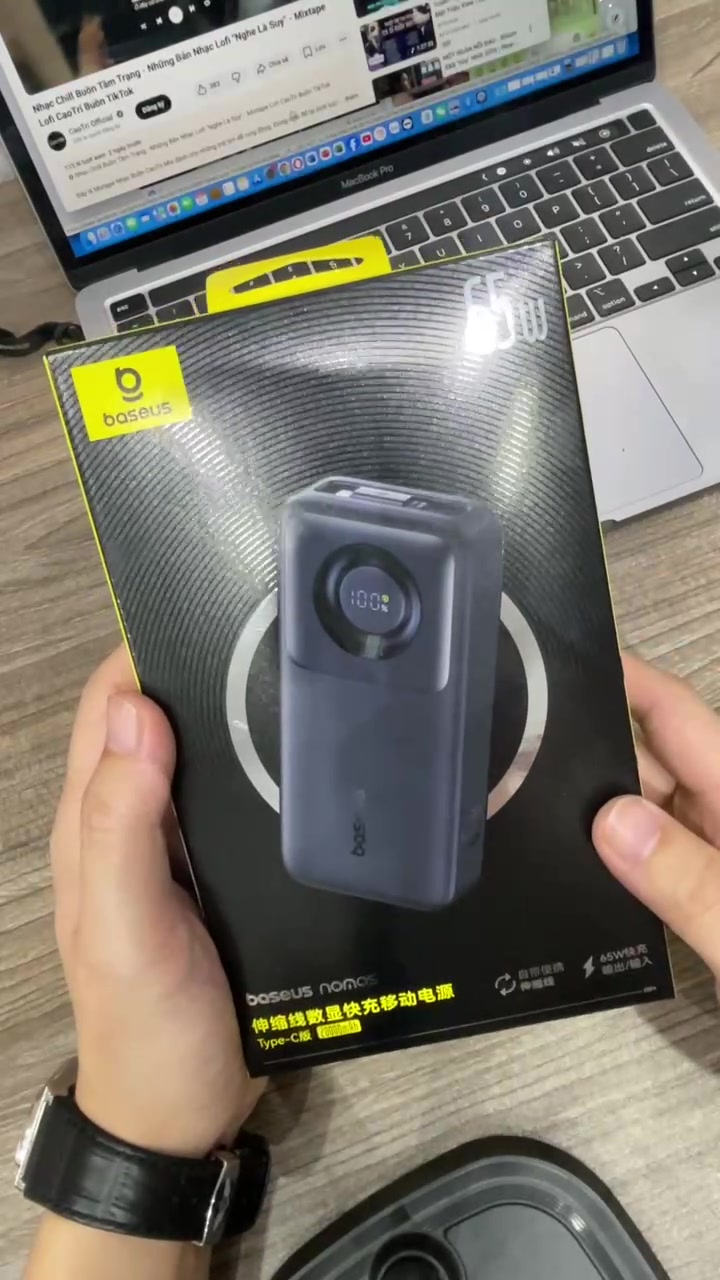 Pin Dự Phòng 20000mAh 65w Baseus Free2Pull Kèm Dây Rút TypeC 70cm Có Màn Hiển Thị