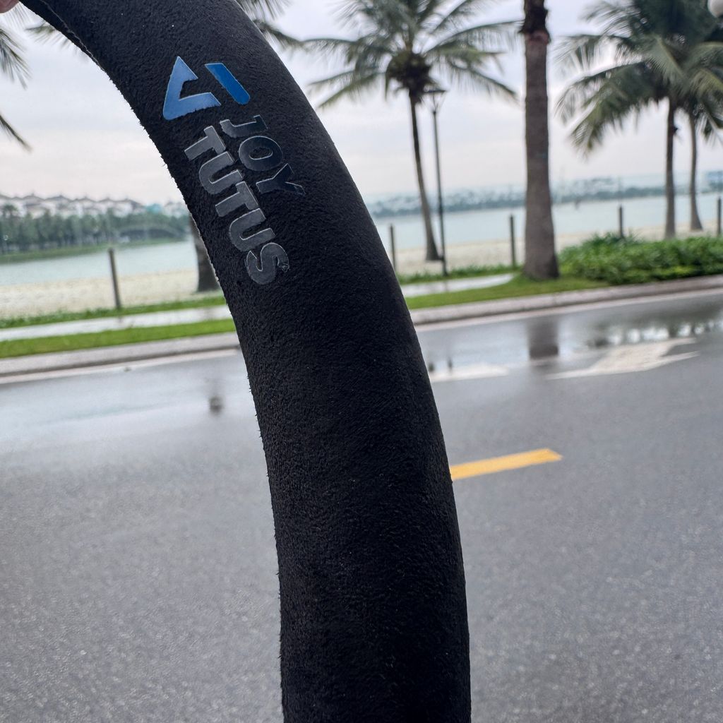 Bọc vô lăng 3 mảnh (segment steering wheel cover) thương hiệu JOY TUTUS ( màu random )