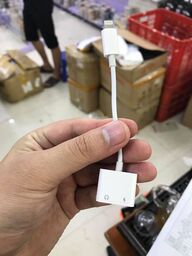 Jack chia chân Lightning ra 2 đầu Linghting Fa.ke