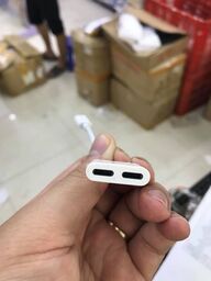 Jack chia chân Lightning ra 2 đầu Linghting Fa.ke