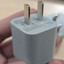 Củ sạc nhanh 20W 1 cổng USB 1 cổng typeC REMAX RP-U8 -Bị nứt chân chim nhỏ ở vỏ