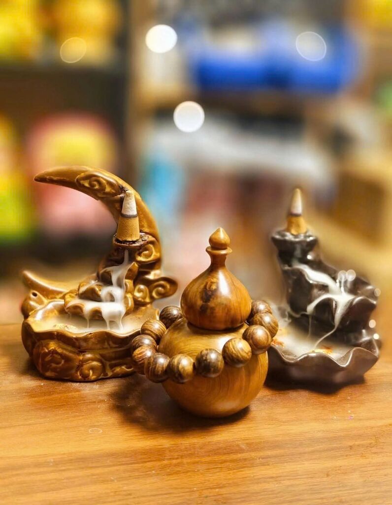 Nụ Bách Xanh, Ngọc Am Tự Nhiên