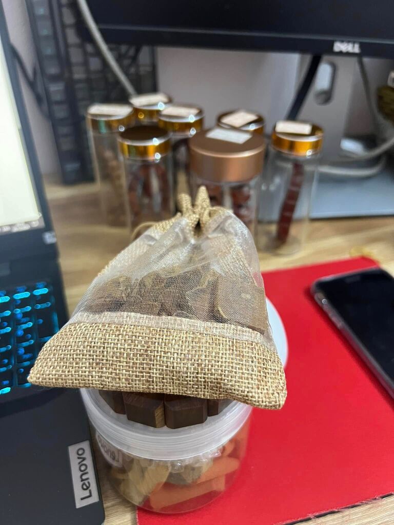 Túi hoàng đàn treo xe