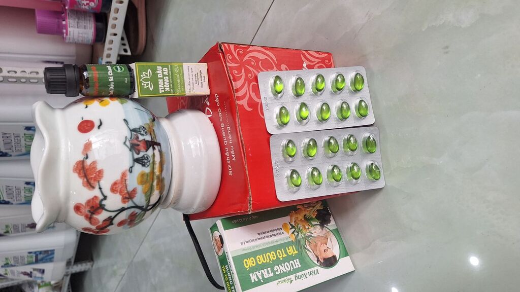 Combo Đèn xông tinh dầu bát tràng + tinh dầu