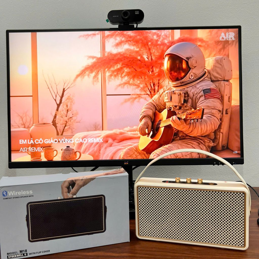 (Thanh lý) Loa Bluetooth M18 Mini, bass siêu căng, Công suất 10w  giao màu ngẫu nhiên