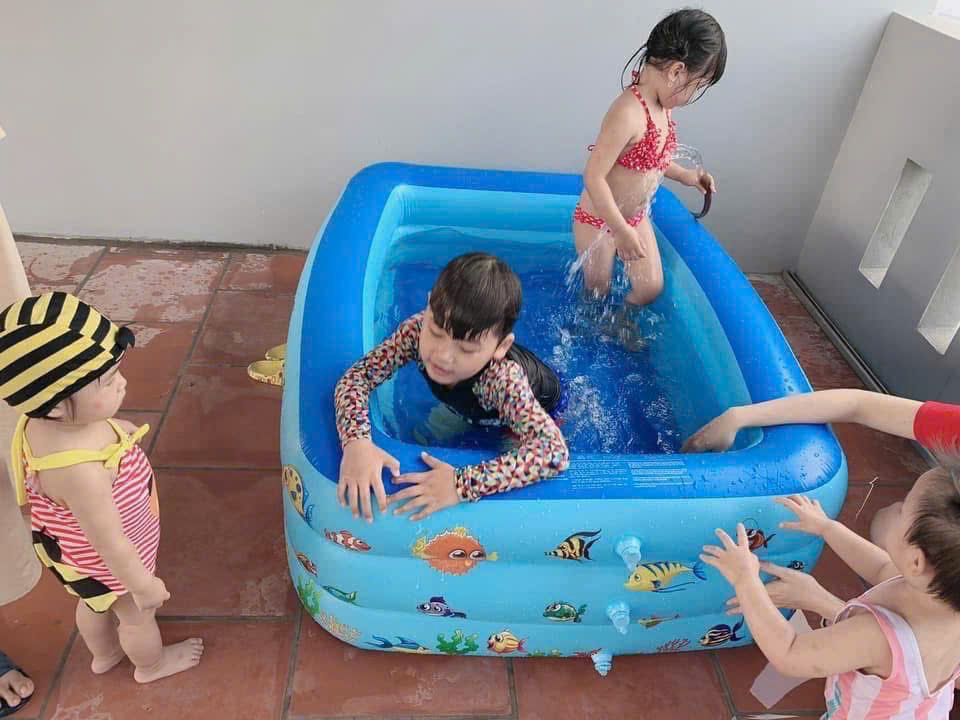 bể bơi 3 tầng kích thước ngẫu nhiên từ 1m1 đến 1m4 thanh lý
