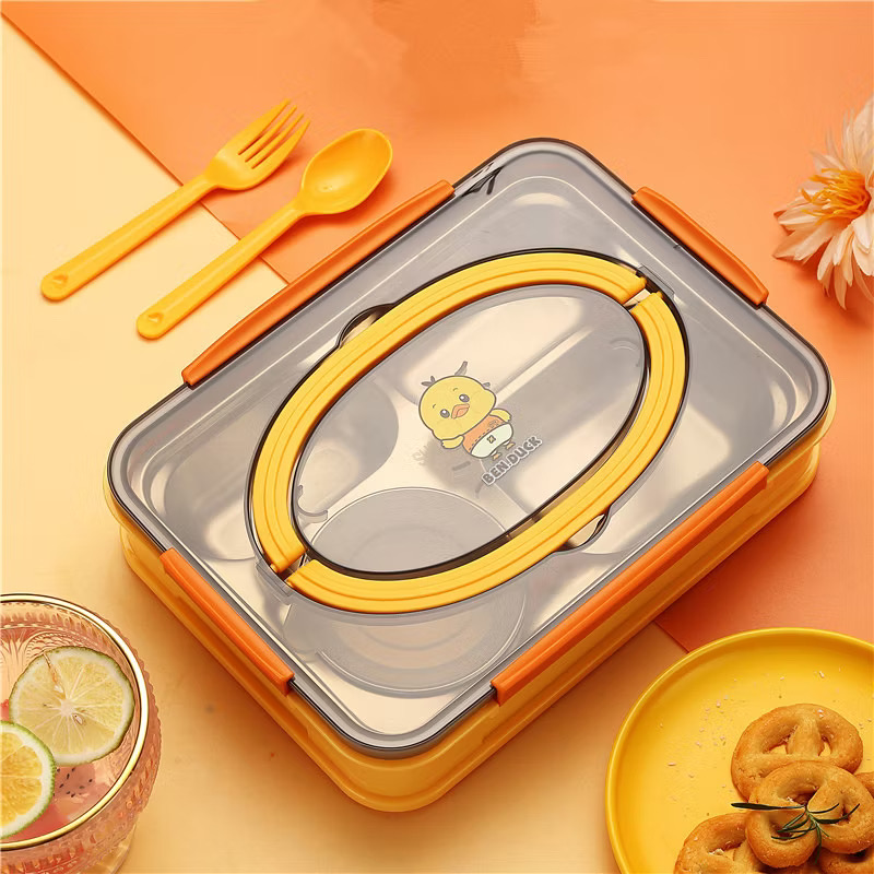HỘP CƠM RUỘT INOX 4 NGĂN KÈM THÌA DĨA HỌA TIẾT GÀ CON
